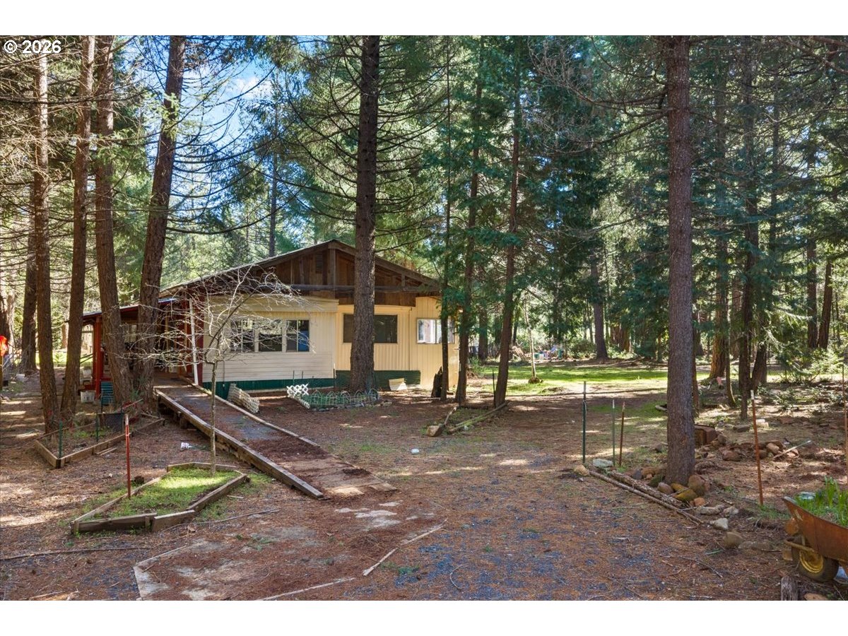 280 Cobalt Drive O'Brien, OR 97523 - Photo 24 of 27 a backyard of a house with barbeque oven table and chairs
