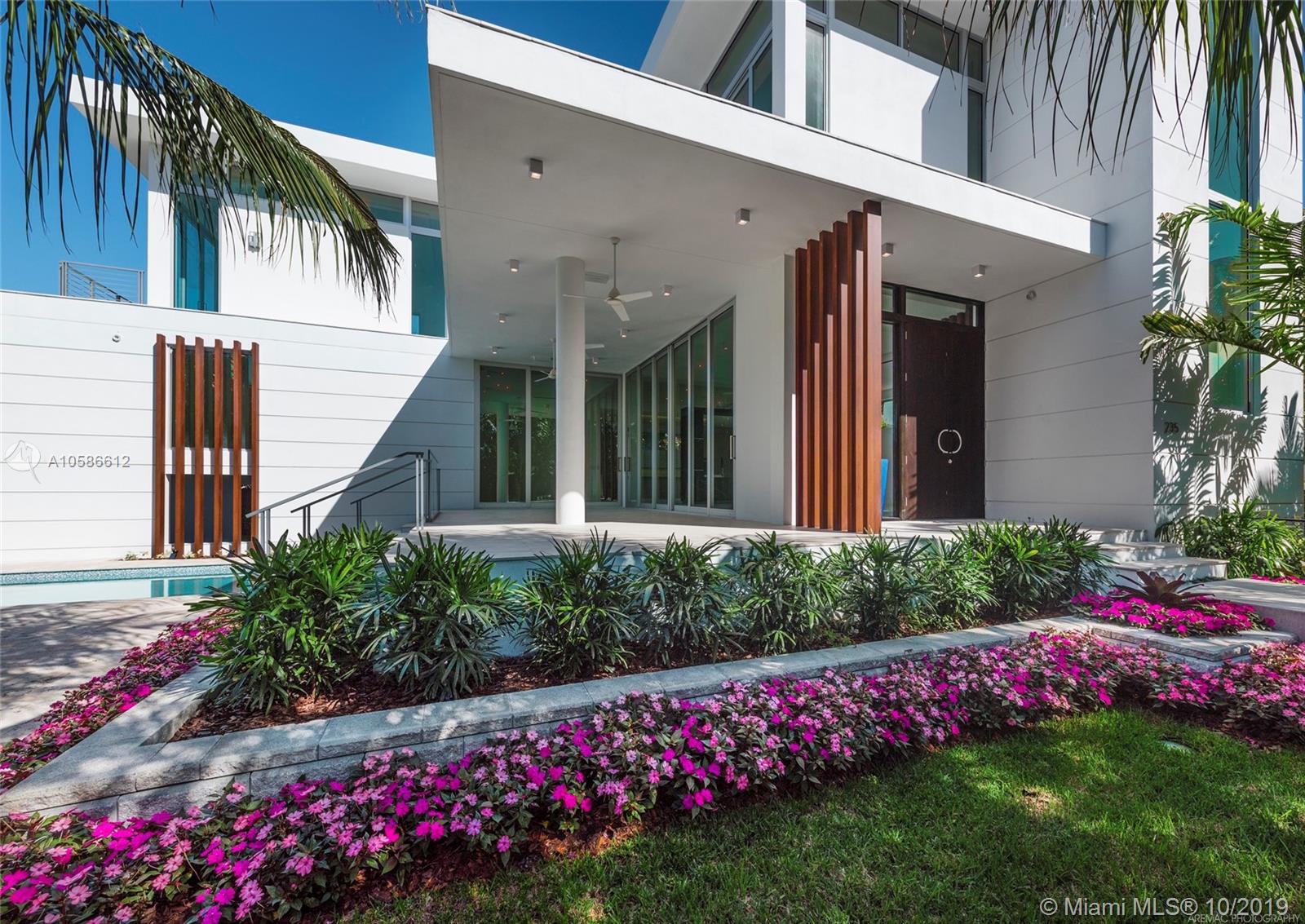 235 Ridgewood Road Key Biscayne, FL 33149 - Photo 2 of 34