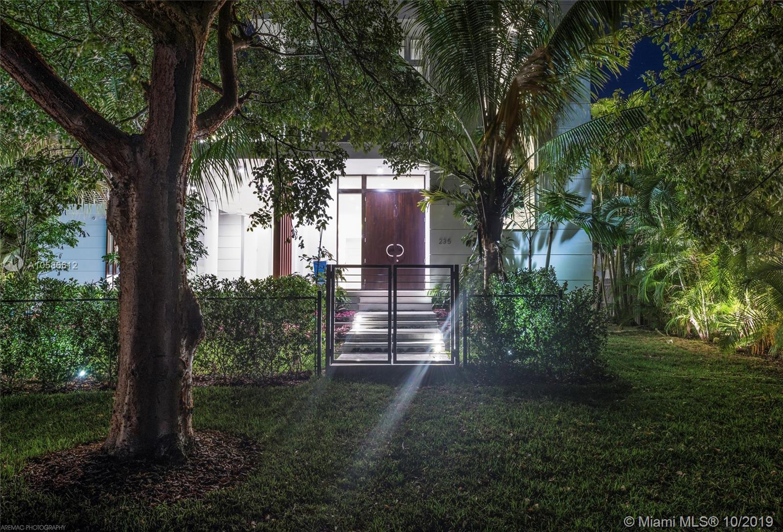 235 Ridgewood Road Key Biscayne, FL 33149 - Photo 15 of 34