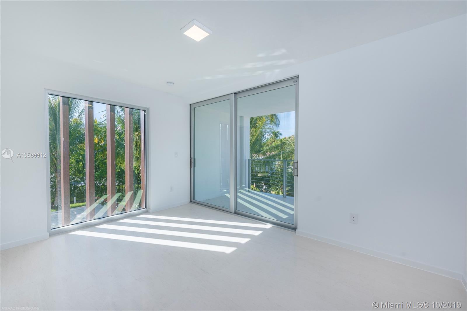 235 Ridgewood Road Key Biscayne, FL 33149 - Photo 19 of 34