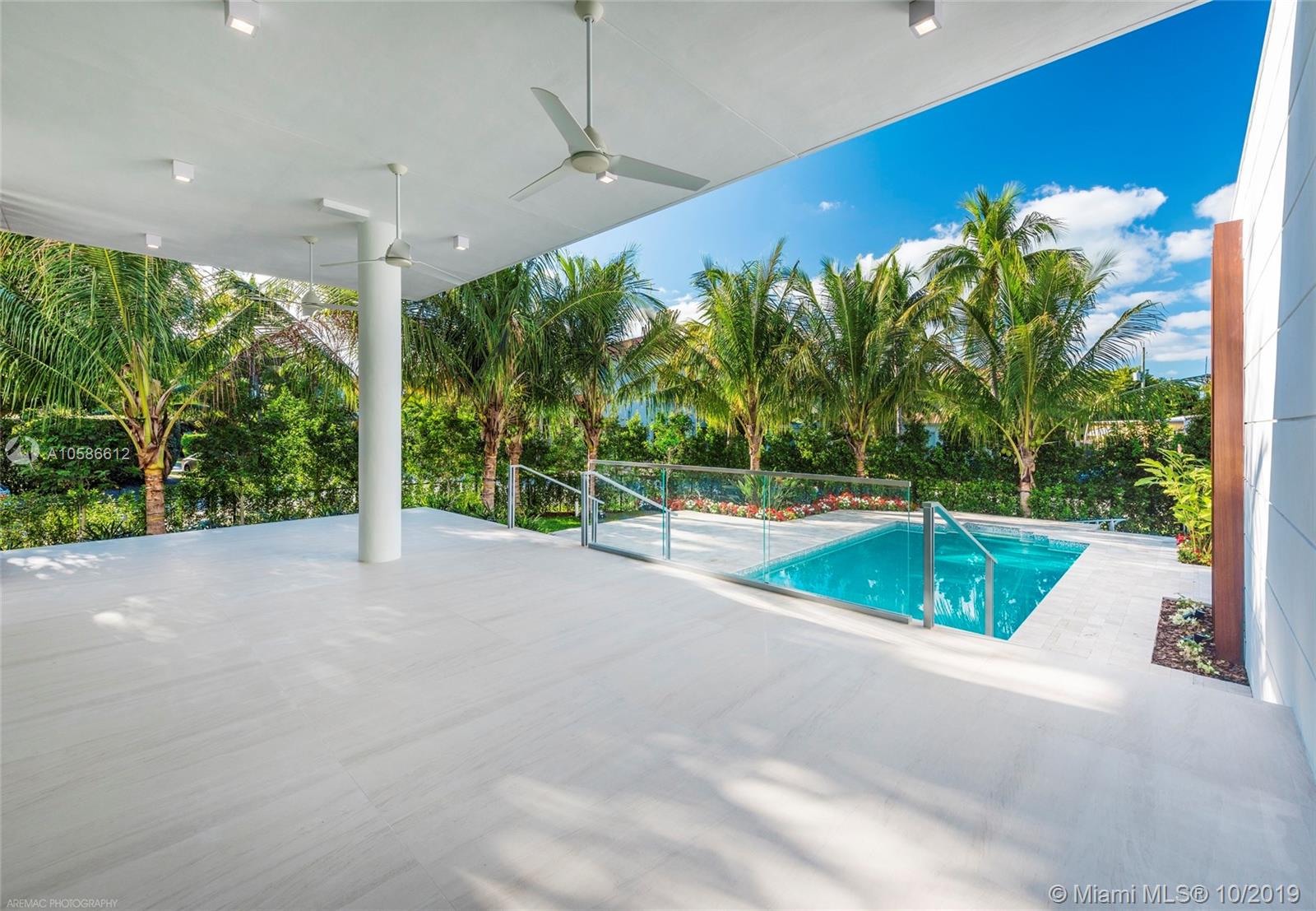 235 Ridgewood Road Key Biscayne, FL 33149 - Photo 7 of 34