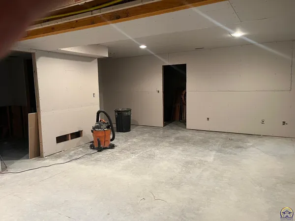 $474,900 | 3049 Southwest Auburn Road, Topeka, KS 66614