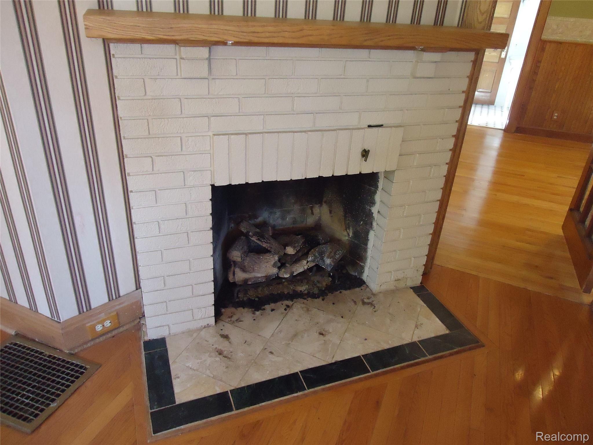 1910 6th Street Bay City, MI 48708 - Photo 12 of 66 DSC07591.JPG