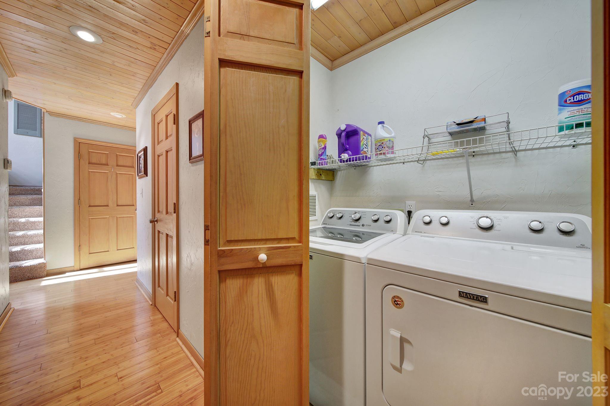 332 Boggs Road Thomasville, NC 27360 - Photo 14 of 41 a utility room with dryer and washer