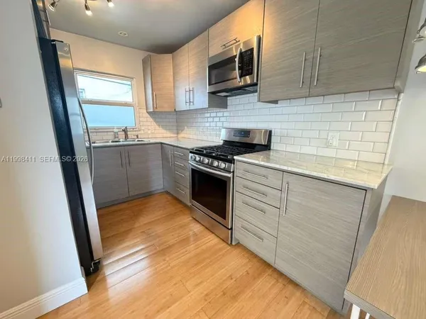 $1,950 | 131 Zamora Avenue, Unit 6, Coral Gables, FL 33134