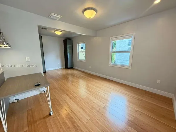 $1,950 | 131 Zamora Avenue, Unit 6, Coral Gables, FL 33134