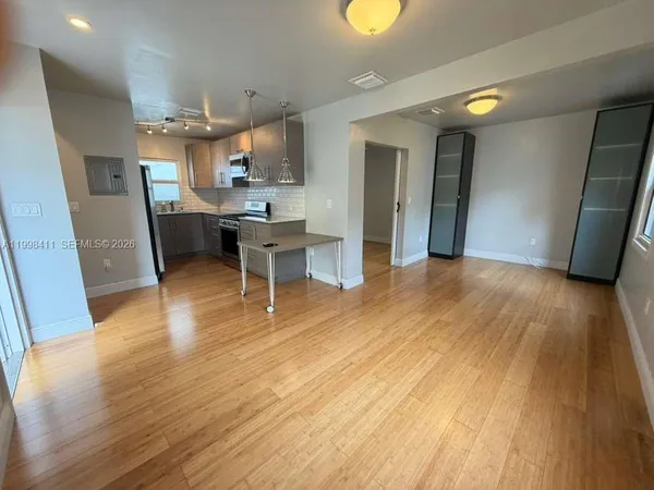 $1,950 | 131 Zamora Avenue, Unit 6, Coral Gables, FL 33134