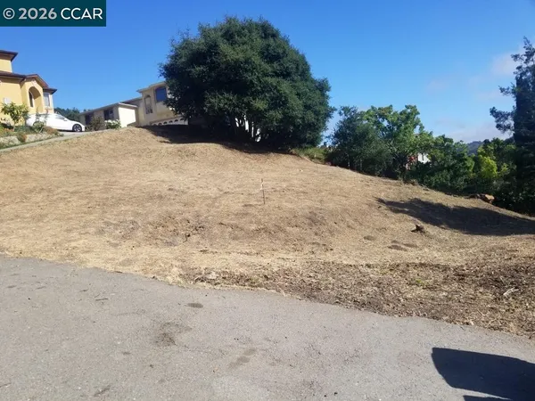 a view of a dirt road near a building