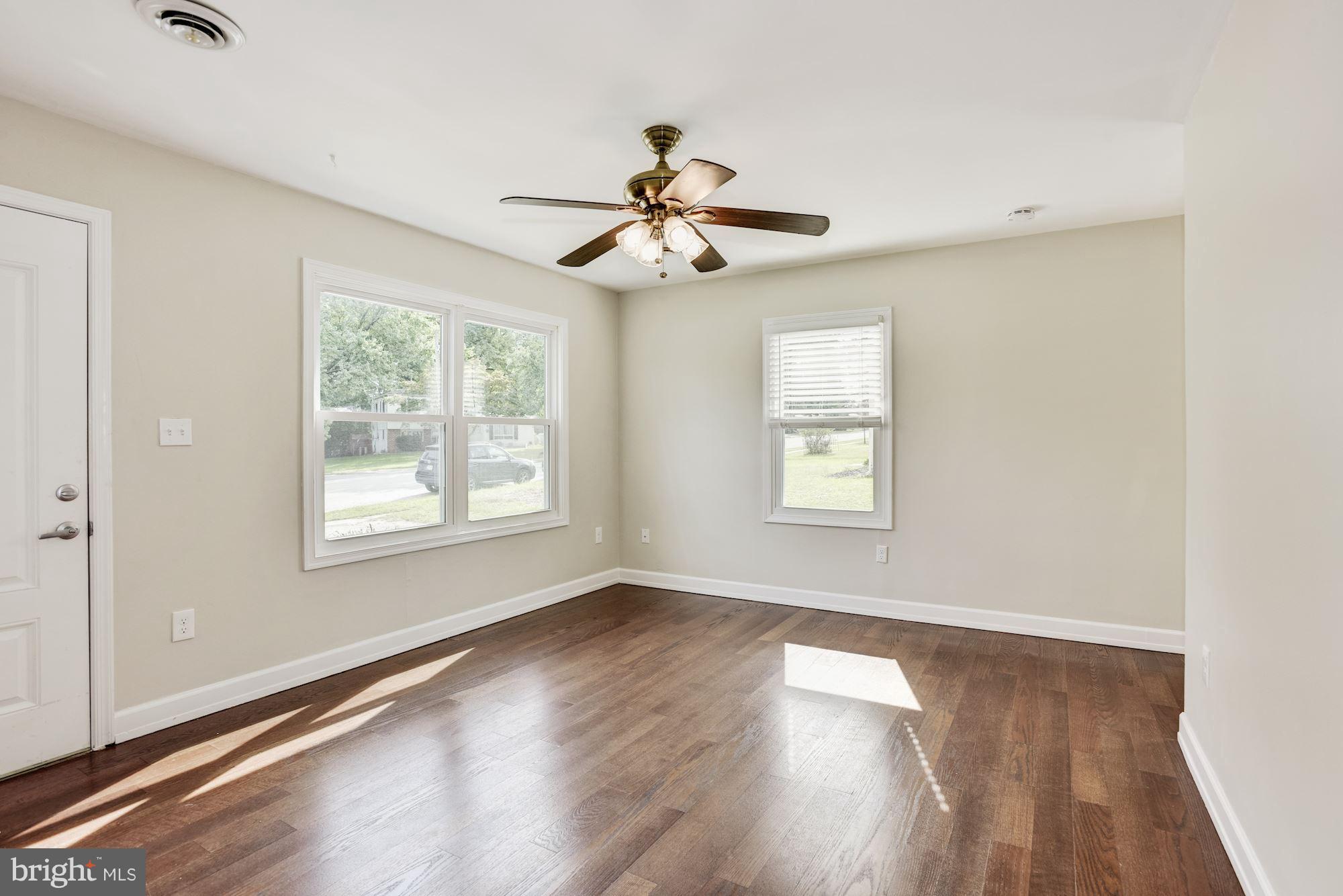 331 Walgrove Road Reisterstown, MD 21136 - Photo 3 of 24 Living Room