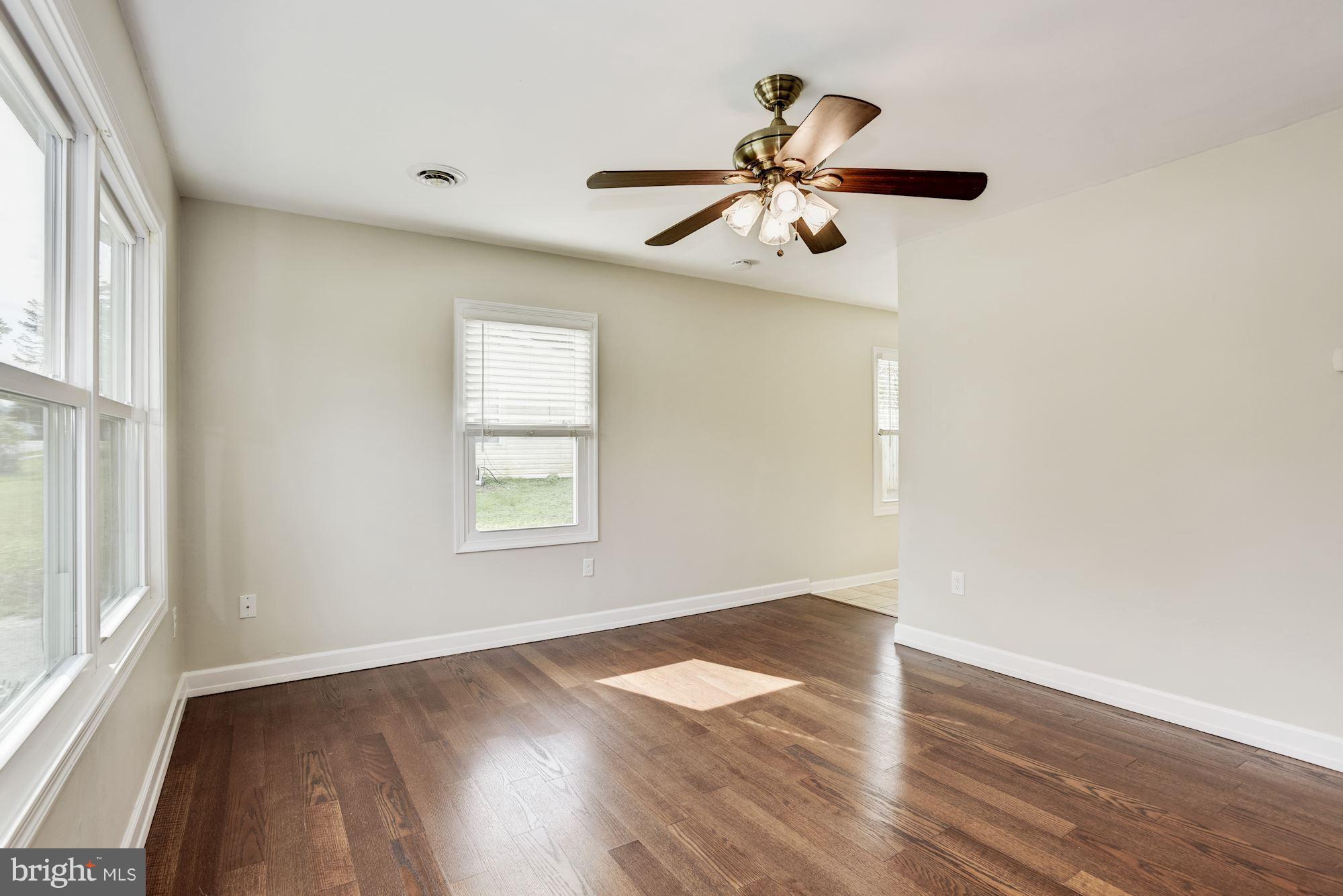 331 Walgrove Road Reisterstown, MD 21136 - Photo 4 of 24 Living Room