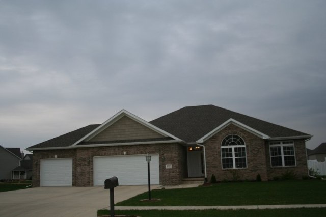 1727 Sycamore Washington, IL 61571 - Photo 1 of 9 Gallery Image 1