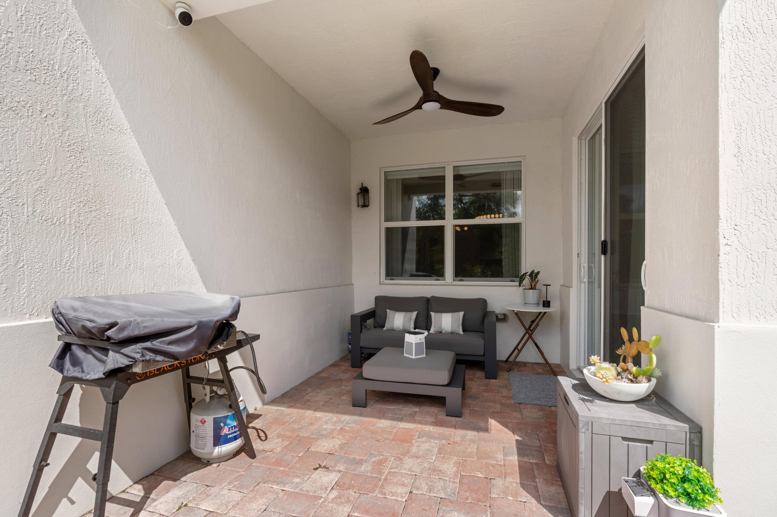 100 Northwest 69th Circle, Unit 82 Boca Raton, FL 33487 - Photo 23 of 42 a living room with furniture and a window
