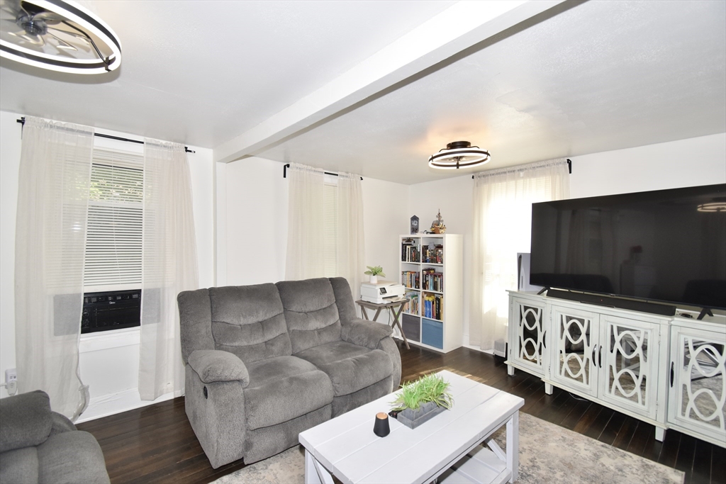 106 Suffolk Street Springfield, MA 01109 - Photo 4 of 18