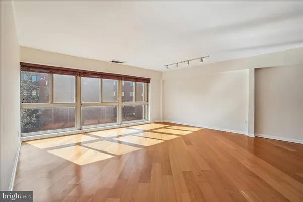 $2,750 | 4970 Battery Lane, Unit 409, Bethesda, MD 20814