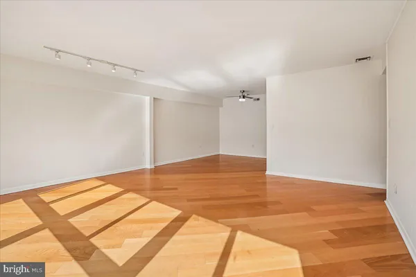 $2,750 | 4970 Battery Lane, Unit 409, Bethesda, MD 20814