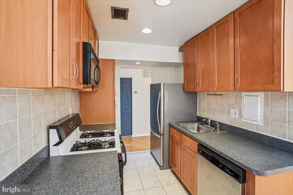 $2,750 | 4970 Battery Lane, Unit 409, Bethesda, MD 20814