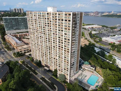 $479,999 | 250 Gorge Road, Unit 14J, Cliffside Park, NJ 07010