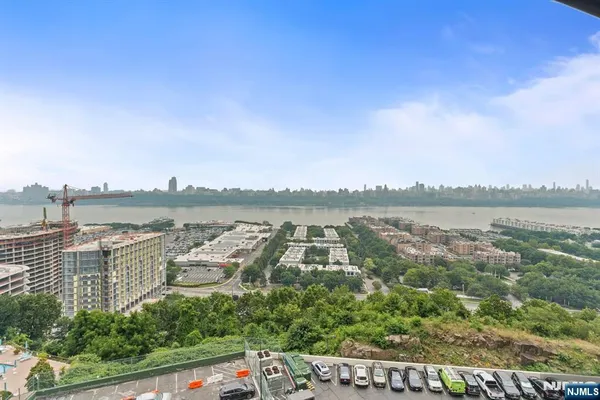 $479,999 | 250 Gorge Road, Unit 14J, Cliffside Park, NJ 07010