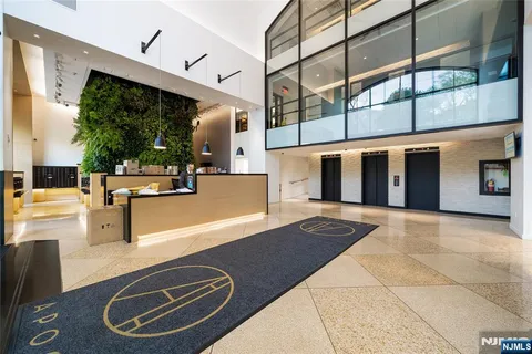 $479,999 | 250 Gorge Road, Unit 14J, Cliffside Park, NJ 07010