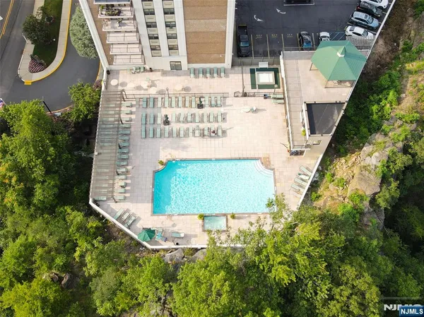 $479,999 | 250 Gorge Road, Unit 14J, Cliffside Park, NJ 07010