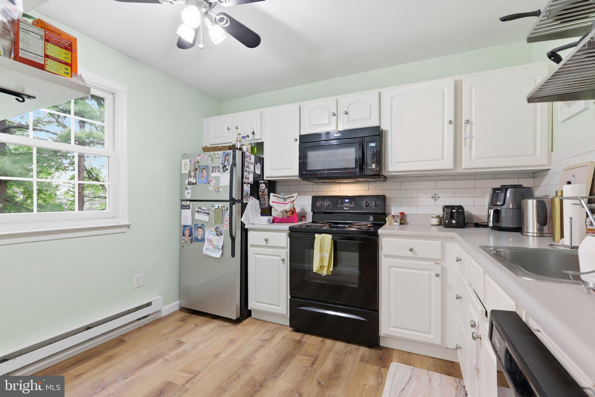 178 Elephant Road, Unit B22 Dublin, PA 18917 - Photo 15 of 17 Bright and inviting kitchen space.