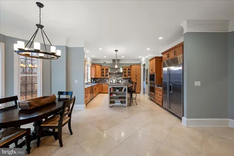 a view of livingroom with furniture and furniture