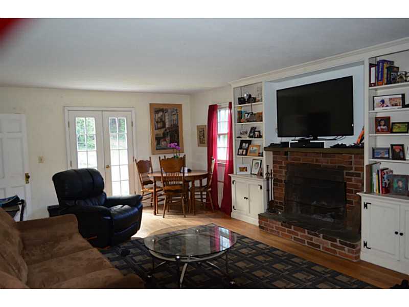 669 West Main Road Portsmouth, RI 02871 - Photo 6 of 18 Living Room.