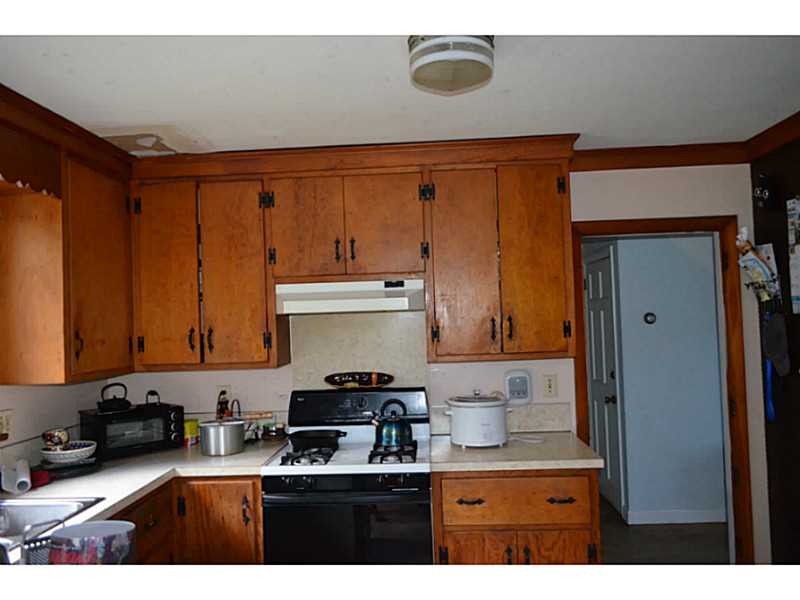 669 West Main Road Portsmouth, RI 02871 - Photo 9 of 18 Kitchen.