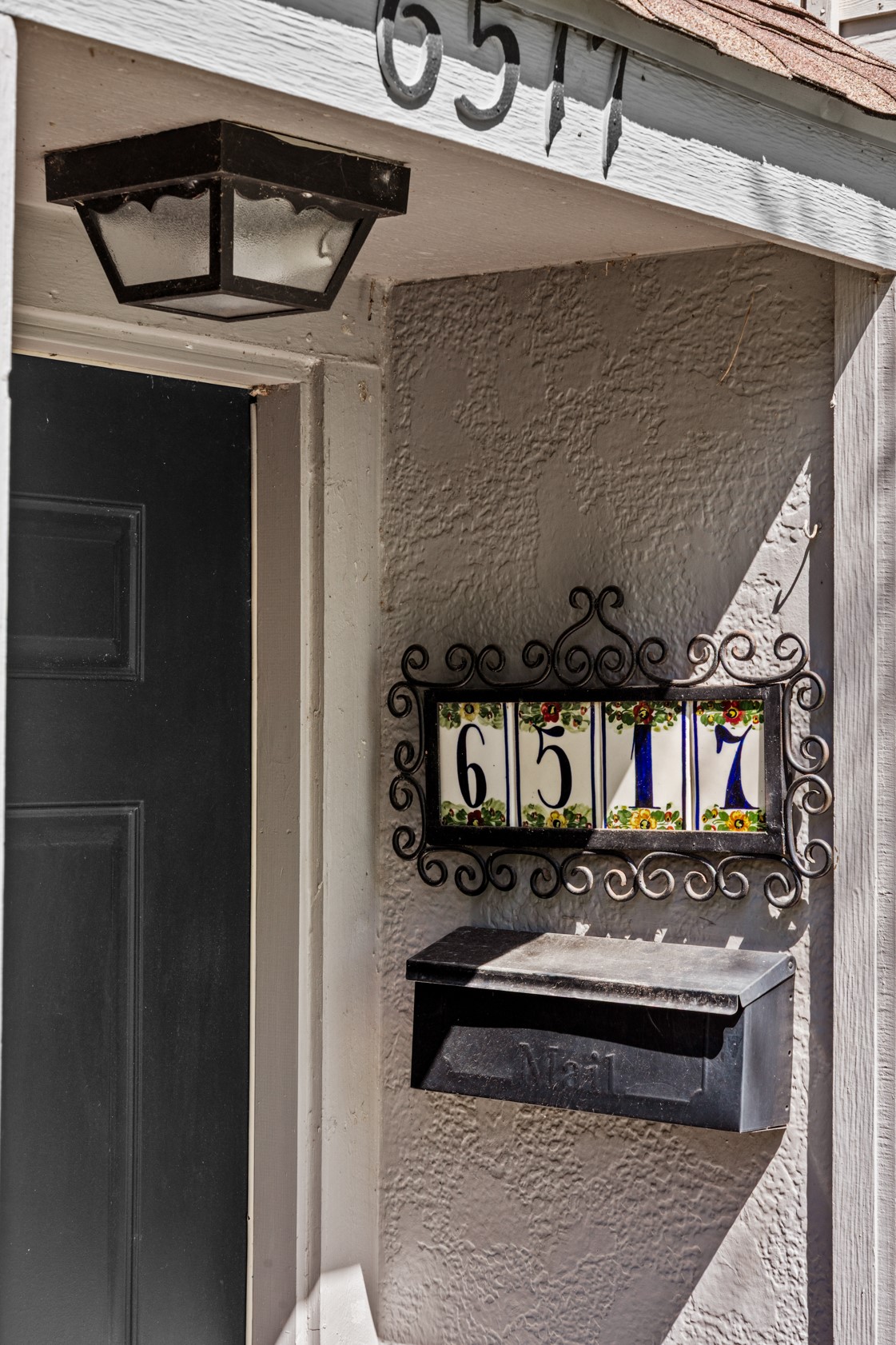 6517 Wanda Lane Houston, TX 77074 - Photo 3 of 36 Mail delivered to your door! Let's take a look inside...