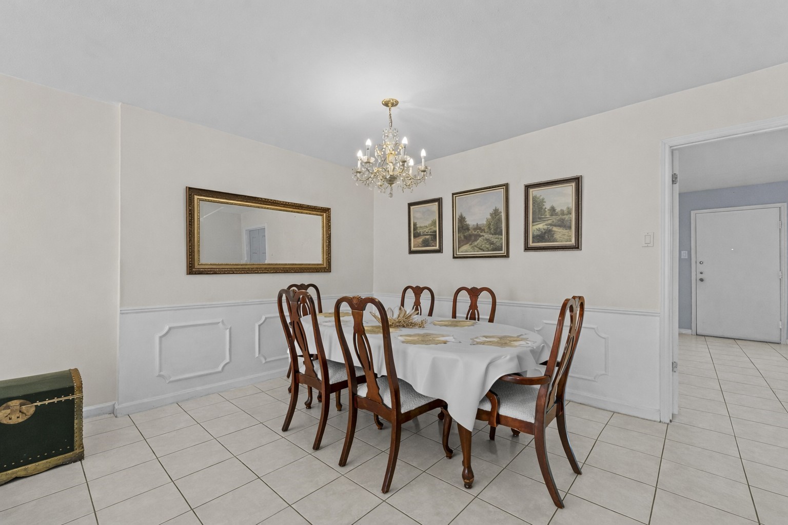 6517 Wanda Lane Houston, TX 77074 - Photo 7 of 36 Virtually staged to show decorating potential!