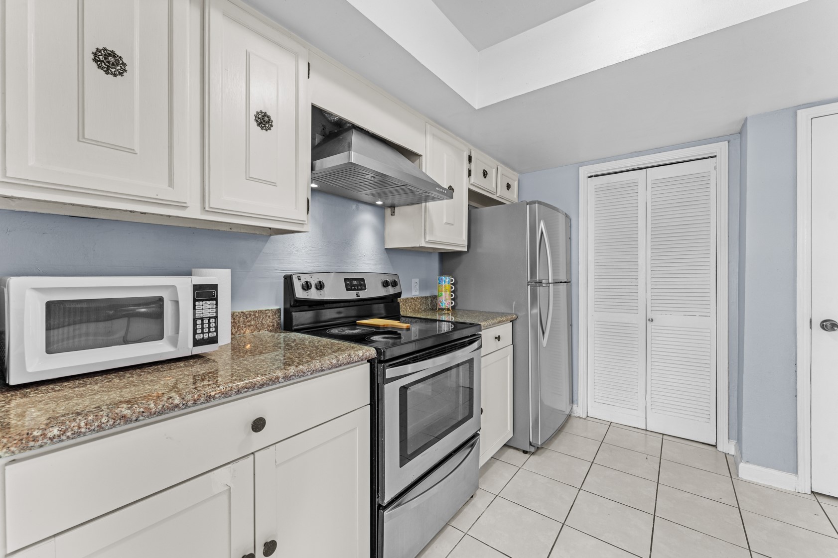 6517 Wanda Lane Houston, TX 77074 - Photo 10 of 36 Opposite view of this very functional kitchen with lots of storage. The doors in the center open to the in-house laundry room with shelves for more storage.