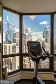 $1,100,000 | 2018-32 Walnut Street, Unit 16GH, Philadelphia, PA 19103