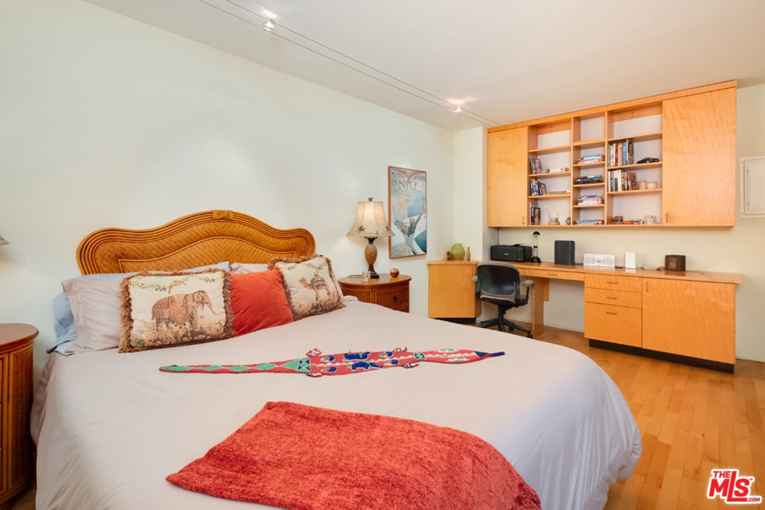 4403 Ocean Front Walk, Unit 204 Marina del Rey, CA 90292 - Photo 13 of 41