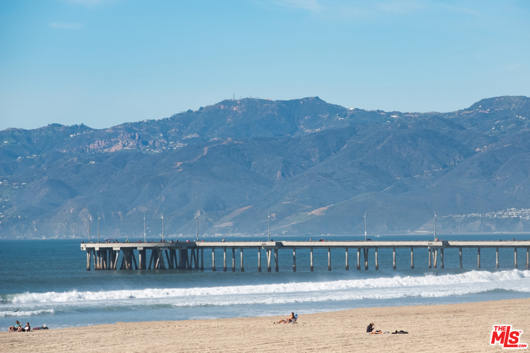 4403 Ocean Front Walk, Unit 204 Marina del Rey, CA 90292 - Photo 25 of 41