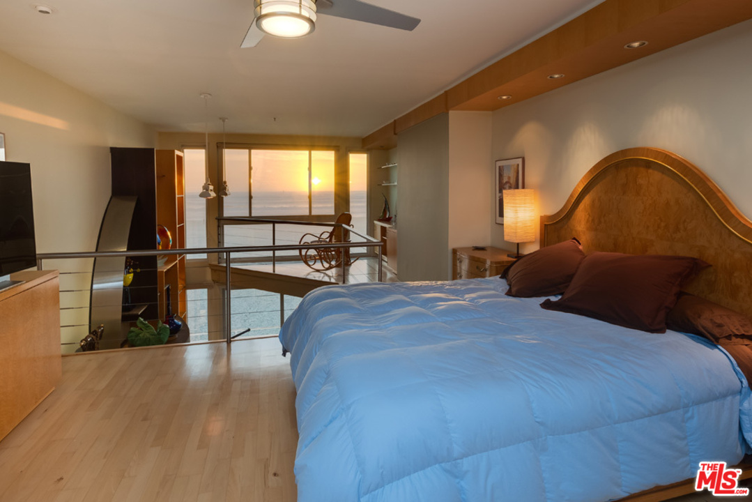 4403 Ocean Front Walk, Unit 204 Marina del Rey, CA 90292 - Photo 33 of 41