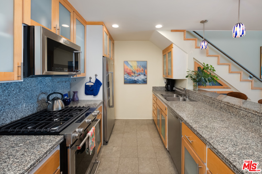 4403 Ocean Front Walk, Unit 204 Marina del Rey, CA 90292 - Photo 9 of 41