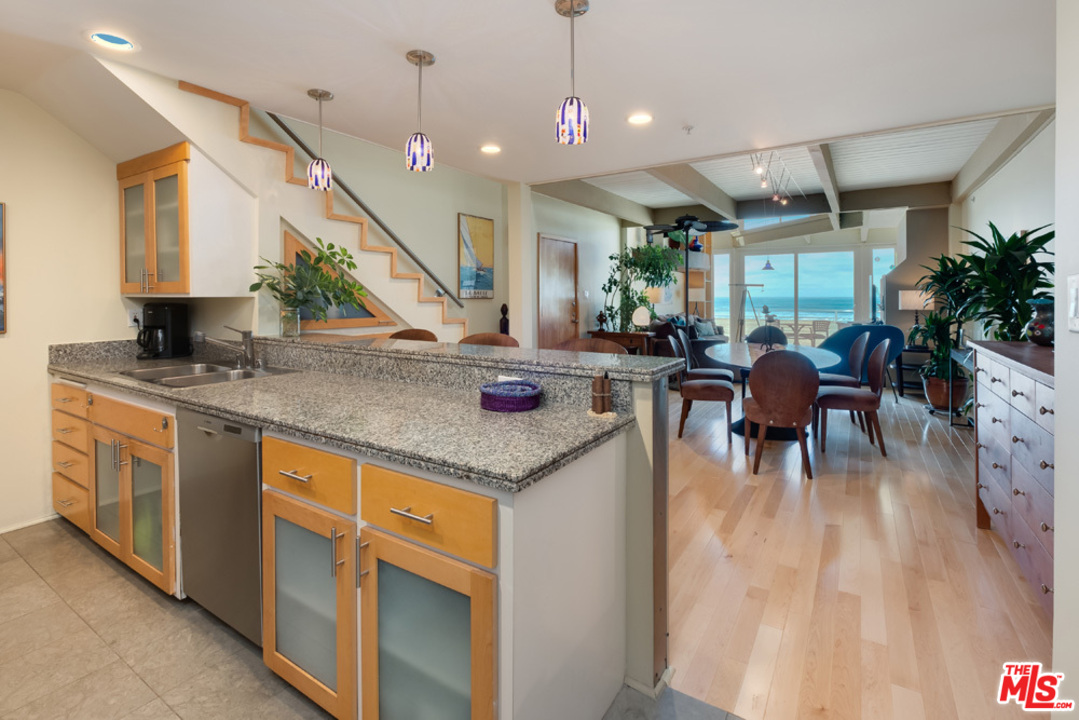 4403 Ocean Front Walk, Unit 204 Marina del Rey, CA 90292 - Photo 10 of 41