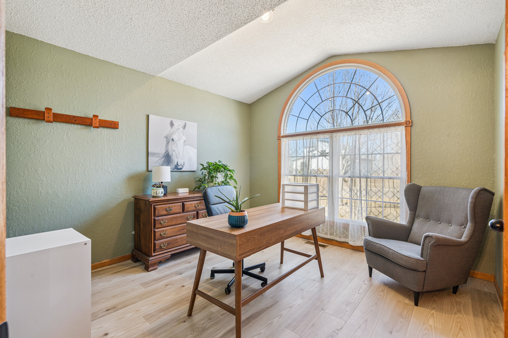 728 10th Ave Court Hampton, IL 61256 - Photo 5 of 35 a living room with furniture and a large window