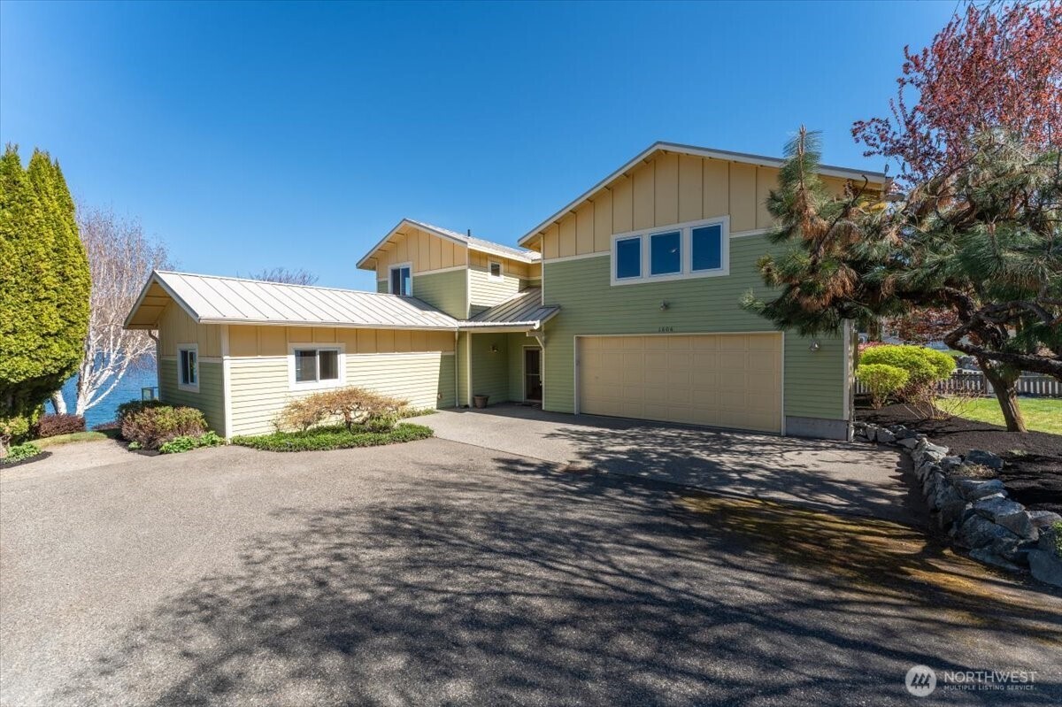1606 South Lakeshore Road Chelan, WA 98816 - Photo 1 of 39
