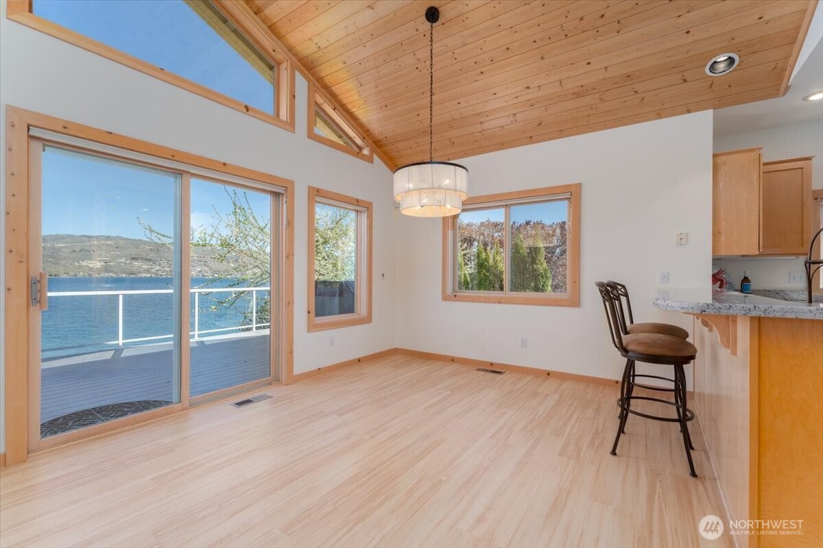 1606 South Lakeshore Road Chelan, WA 98816 - Photo 11 of 39