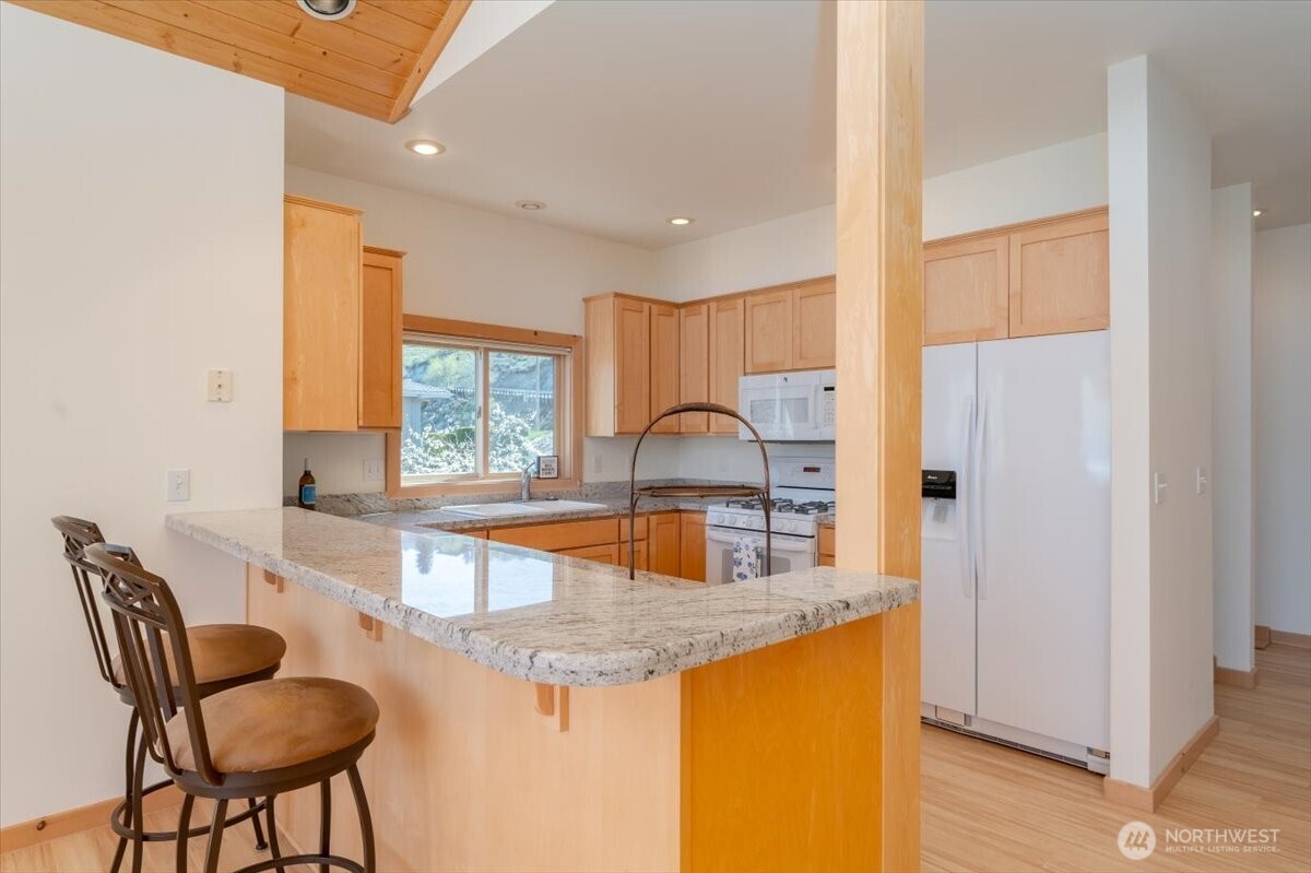 1606 South Lakeshore Road Chelan, WA 98816 - Photo 12 of 39