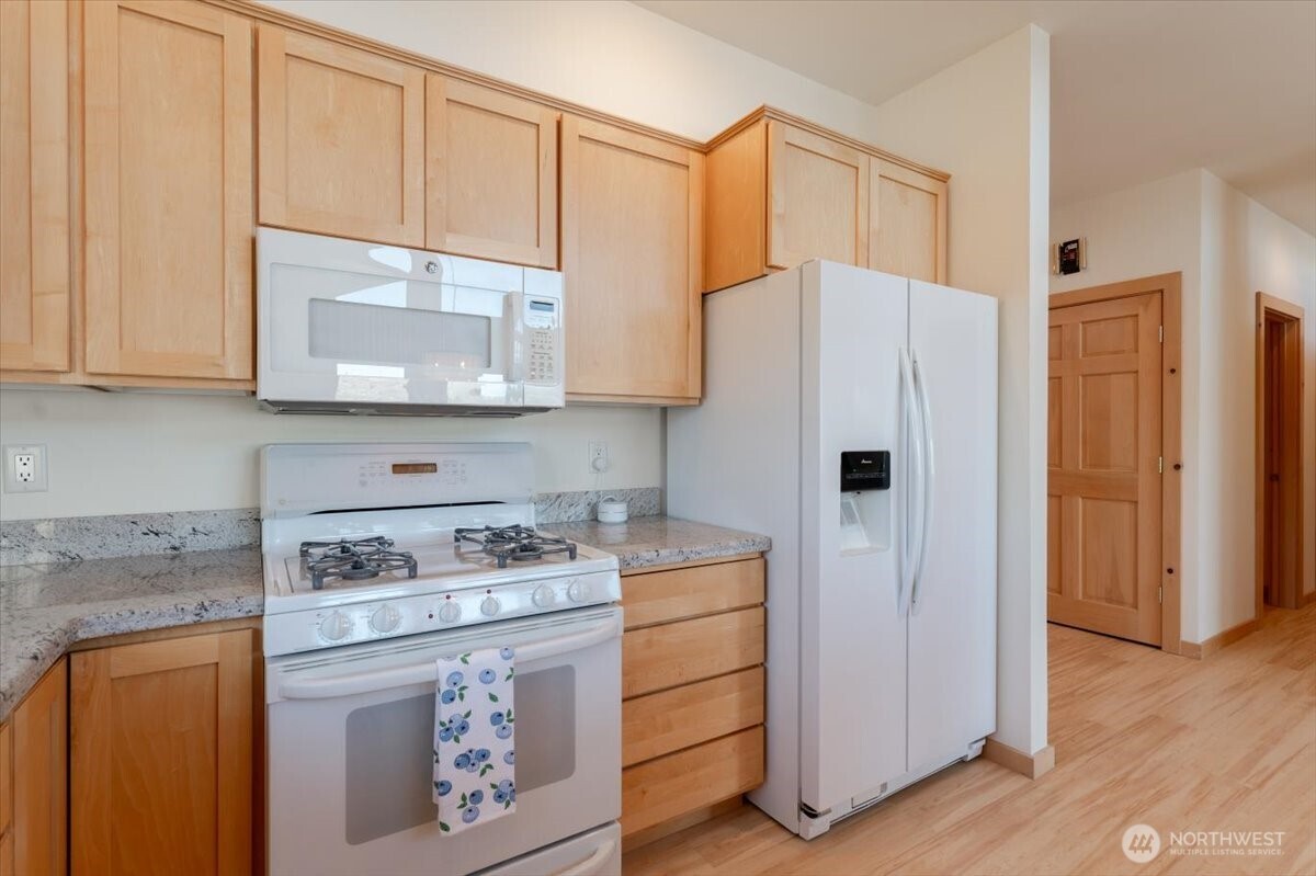 1606 South Lakeshore Road Chelan, WA 98816 - Photo 14 of 39