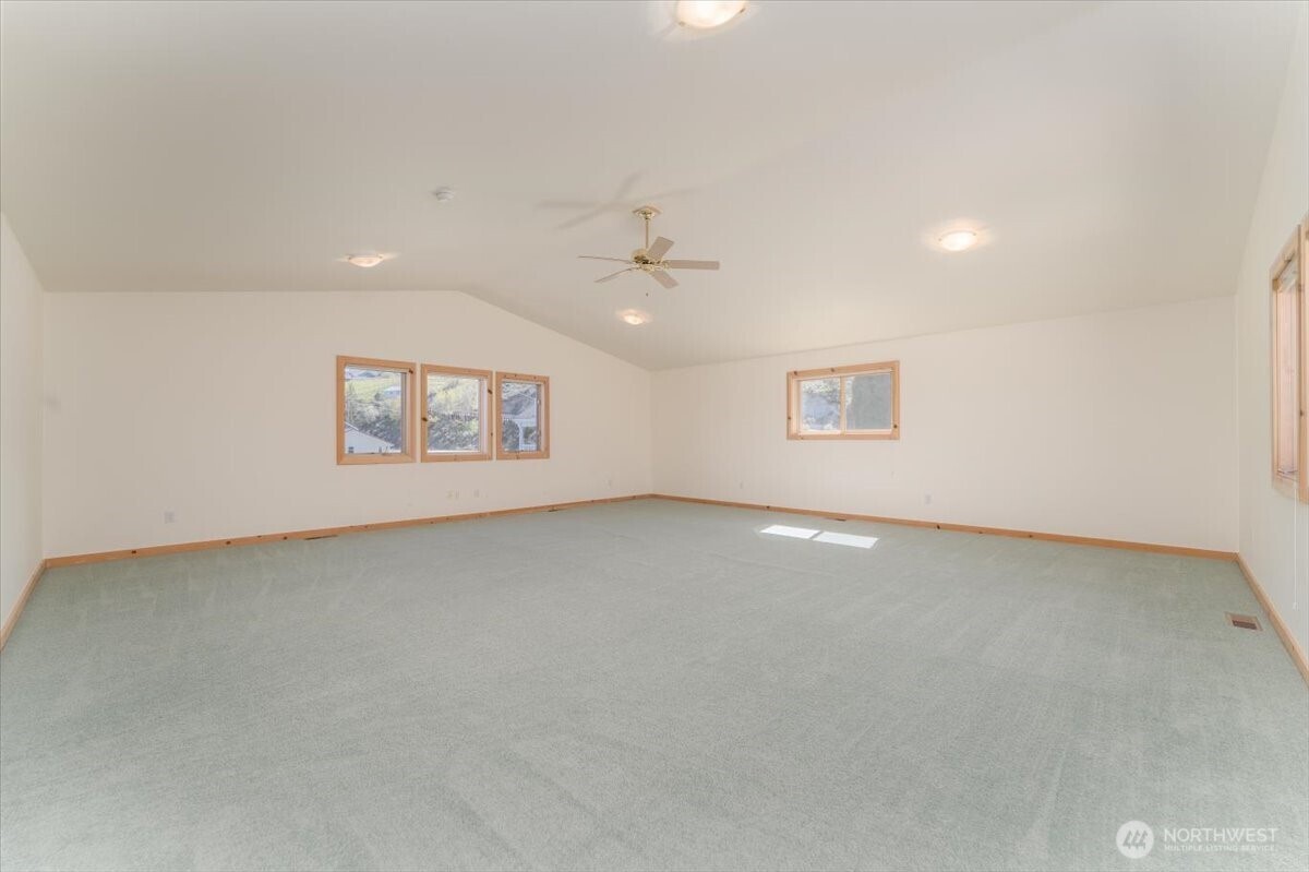 1606 South Lakeshore Road Chelan, WA 98816 - Photo 23 of 39