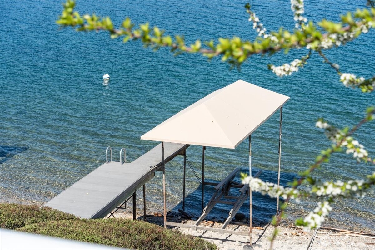 1606 South Lakeshore Road Chelan, WA 98816 - Photo 3 of 39