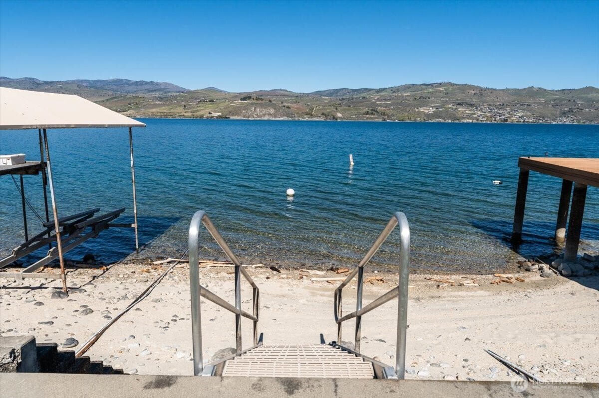 1606 South Lakeshore Road Chelan, WA 98816 - Photo 4 of 39
