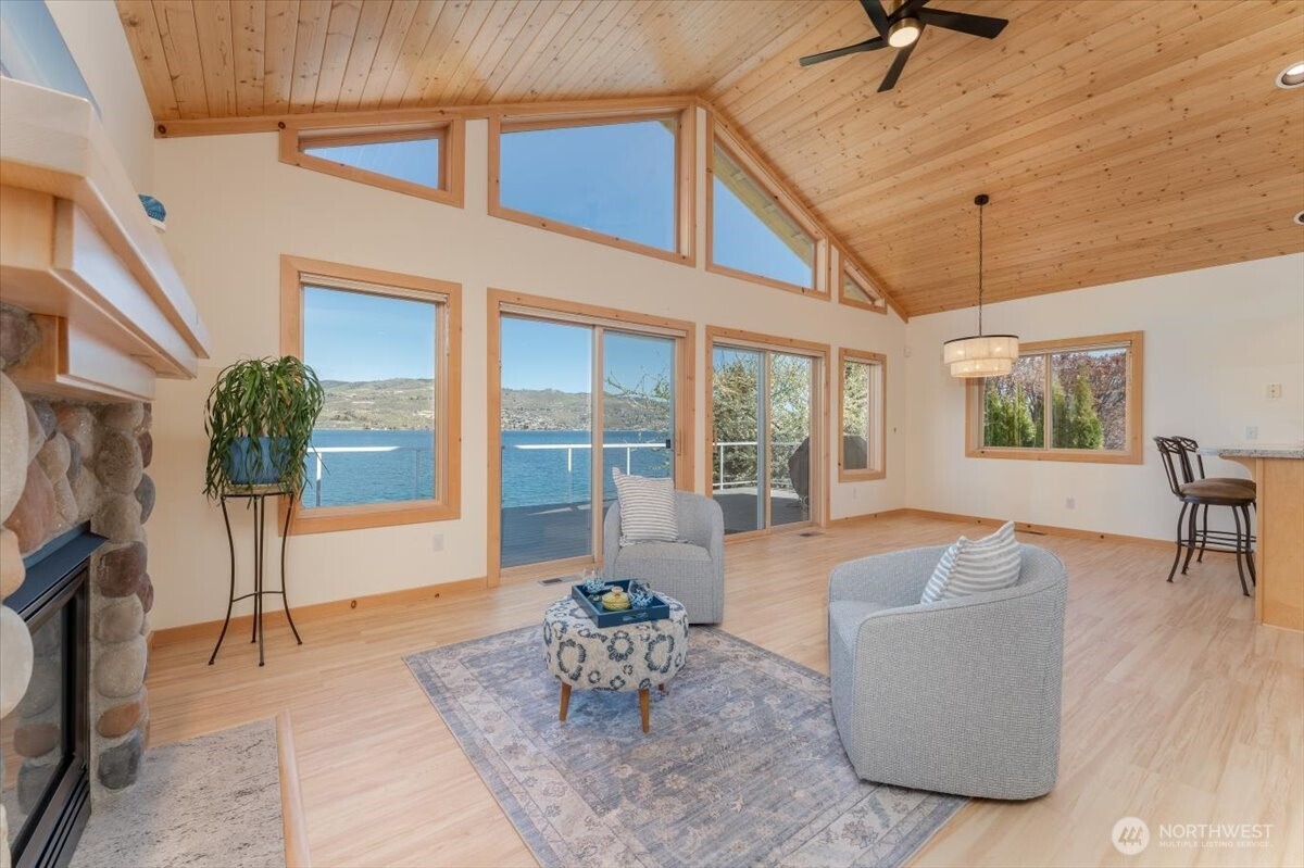 1606 South Lakeshore Road Chelan, WA 98816 - Photo 10 of 39