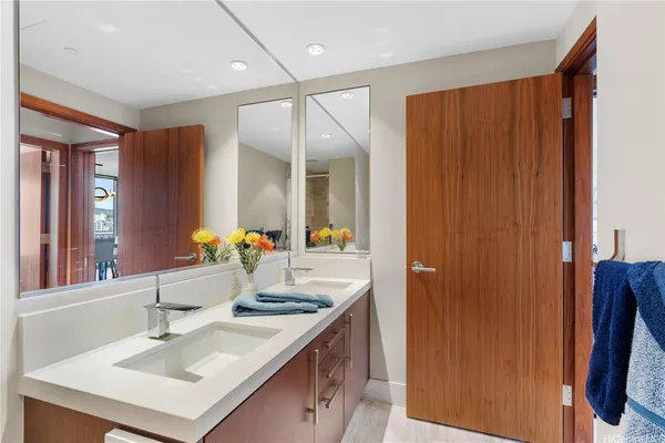 $4,950 | 1555 Kapiolani Boulevard, Unit 1612, Honolulu, HI 96814