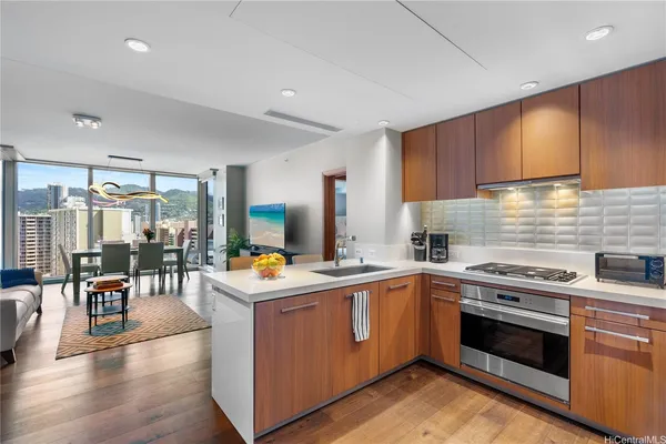 $4,950 | 1555 Kapiolani Boulevard, Unit 1612, Honolulu, HI 96814