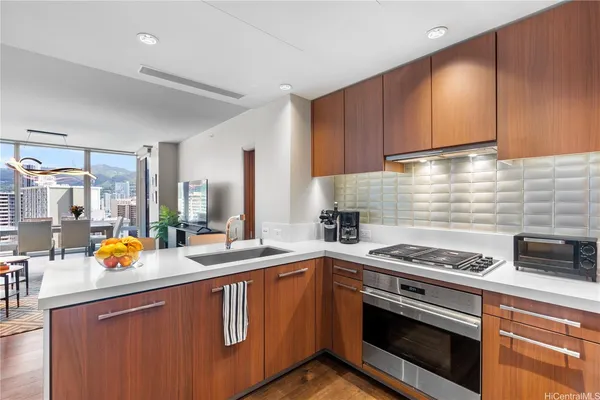 $4,950 | 1555 Kapiolani Boulevard, Unit 1612, Honolulu, HI 96814