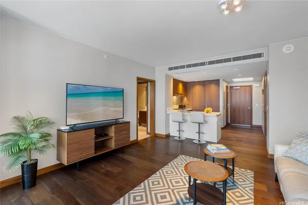 $4,950 | 1555 Kapiolani Boulevard, Unit 1612, Honolulu, HI 96814